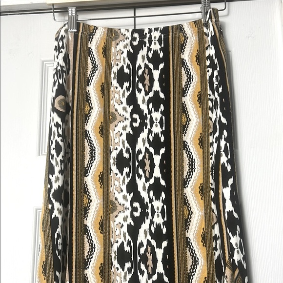 NEVADA Stylish Black, Yellow, White & Tan Patterned long Skirt. NEW - Picture 2 of 6